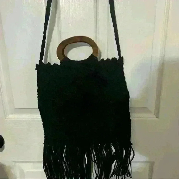 Danielle Nicole Crossbody knit, fringe, Crochet EUC wood handles - Picture 3 of 8